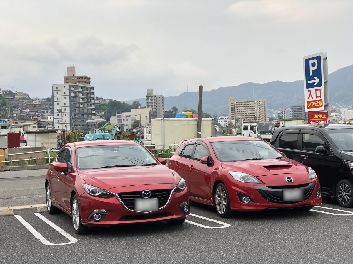 Signifiant Signifie4 No Twitter 新旧アクセラ 右が2代目アクセラ Mazda Speed Axela 左が3代目 アクセラ 今はmazda3になりましたね 来年買い替えかな スーパーのエブリイの駐車場ですｗ 次の車は Mazda3か Cx 30か 悩みます アクセラ T Co
