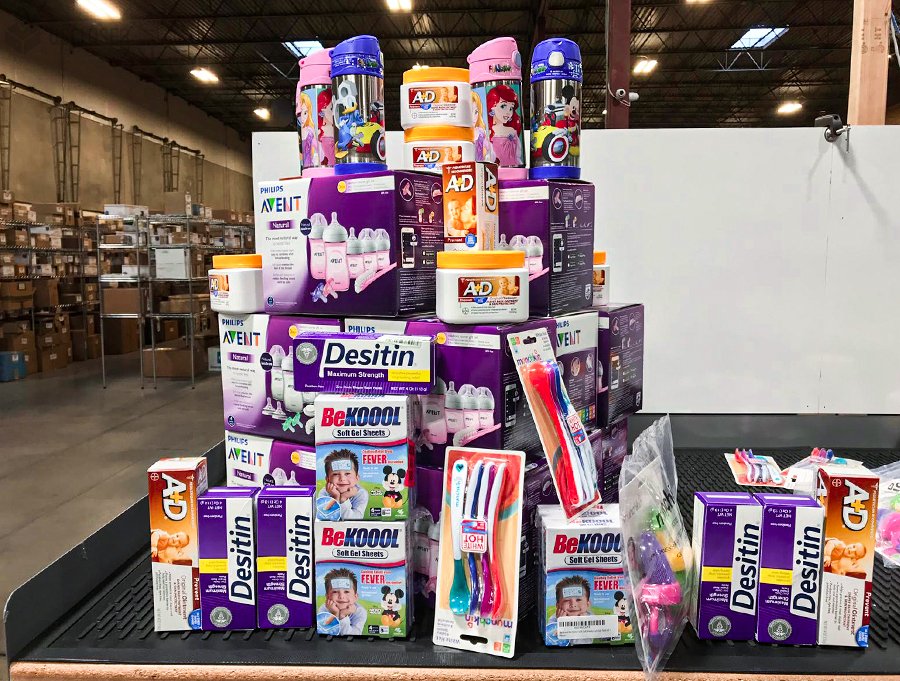 us_closer's tweet photo. "Alguns" itens infantis sendo preparados para o envio. Será que é para revenda? 👀

#Avent
#Desitin
#UsCloser https://t.co/RGknFGHvOo