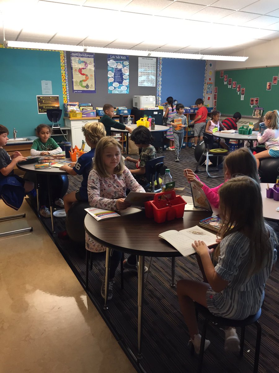 hunter2ndnpe's tweet image. Love getting books in kids’ hands! Learning how to use our class library and book shopping!!