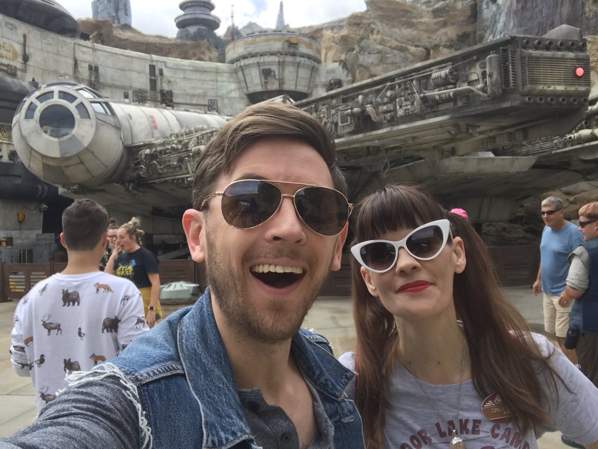 Superchk2's tweet photo. Batuu is best with you. ✨💫 https://t.co/QK7miY38py