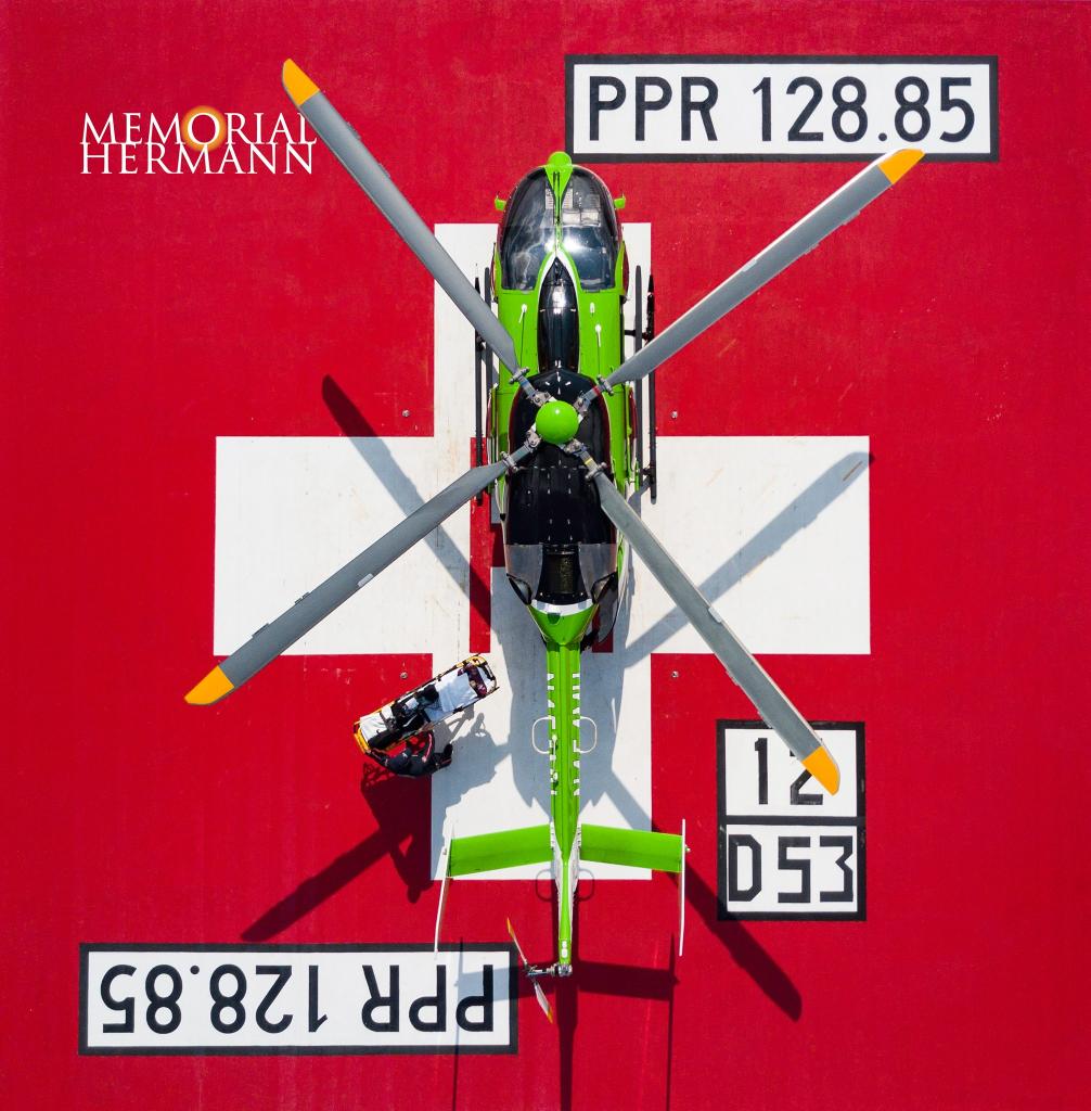 memorialhermann's tweet photo. Founded in 1976 by James "Red" Duke, M.D., Memorial Hermann Life Flight performs more than 3,000 missions each year–making the John S. Dunn Helistop one of the busiest helipads in the world. Learn more: https://t.co/kwNckiulUn. #lifeflight #hospital https://t.co/WHEKRCMefV