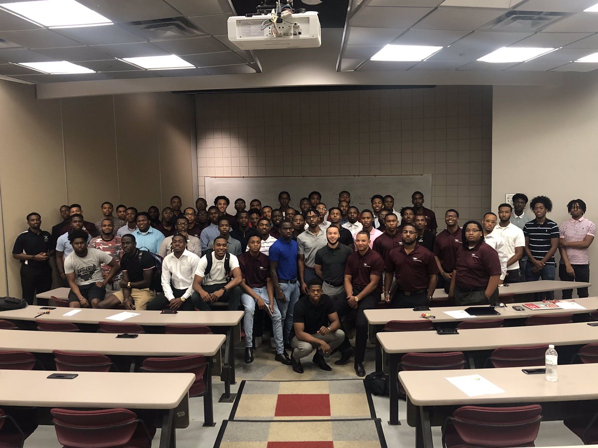 ulbmla's tweet image. Thank you to everybody who attended our first meeting! This year is looking to be promising! 
#StrongerTogether #TeamBMLA #ULGetInvolved