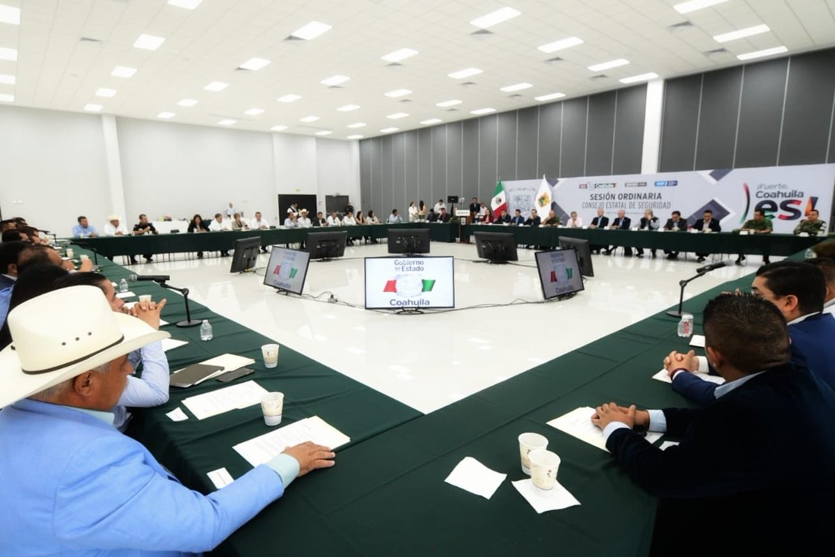 mrikelme's tweet photo. En #Torreón, autoridades de los tres órdenes de gobierno llevamos a cabo la Sesión Ordinaria del Consejo Estatal de #Seguridad, donde presentamos avances en la materia y los indicadores delictivos en Coahuila.  #FuerteCoahuilaEs https://t.co/ObJ6RSWUbj