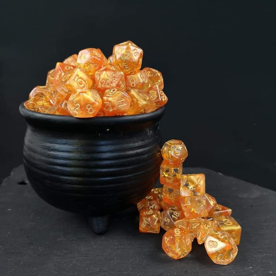 dakotairishIE's tweet photo. 🍂 Autumn is my favorite season 🍂

https://t.co/gyqDWImx0R

#halloween #autumn #dice #diceporn #dnddice #dnd https://t.co/Tpazivjf6G