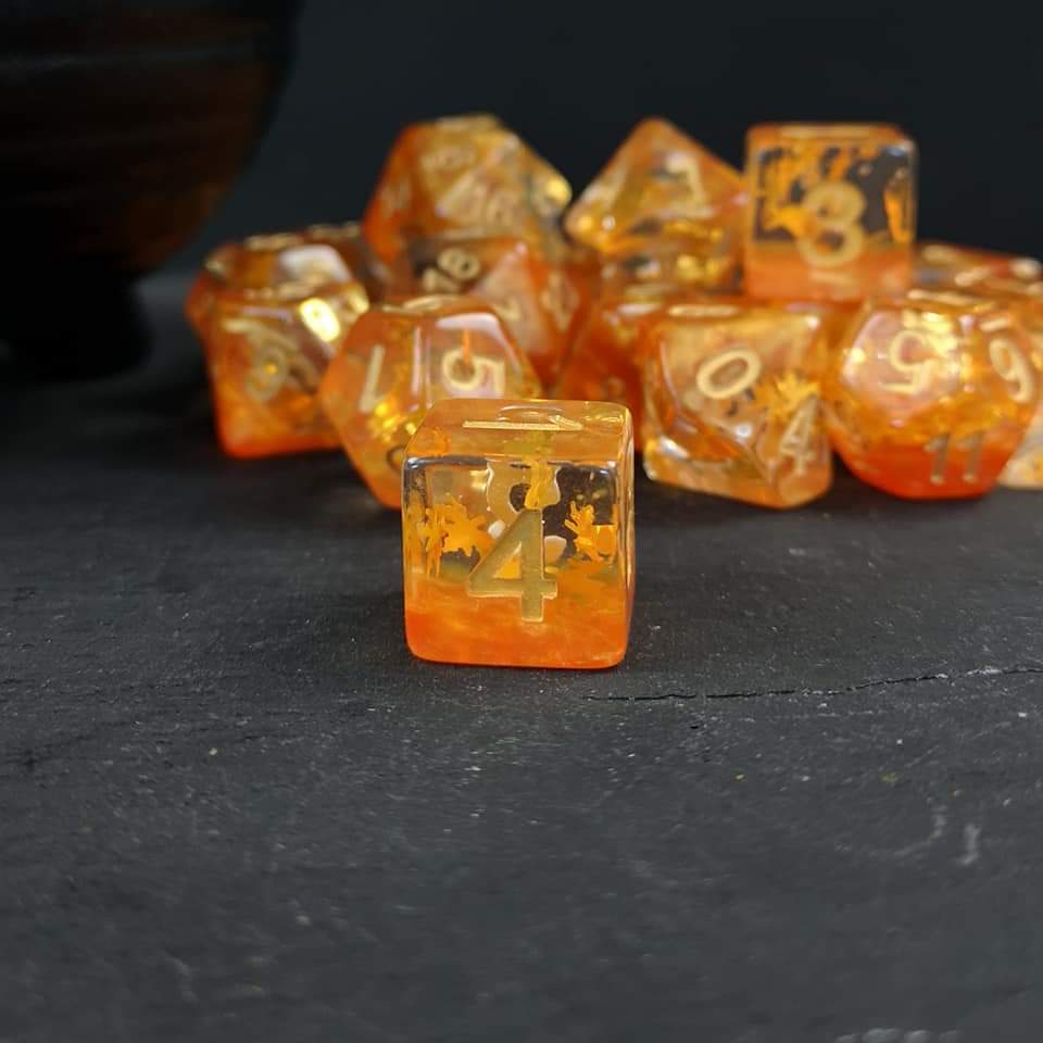 dakotairishIE's tweet photo. 🍂 Autumn is my favorite season 🍂

https://t.co/gyqDWImx0R

#halloween #autumn #dice #diceporn #dnddice #dnd https://t.co/Tpazivjf6G