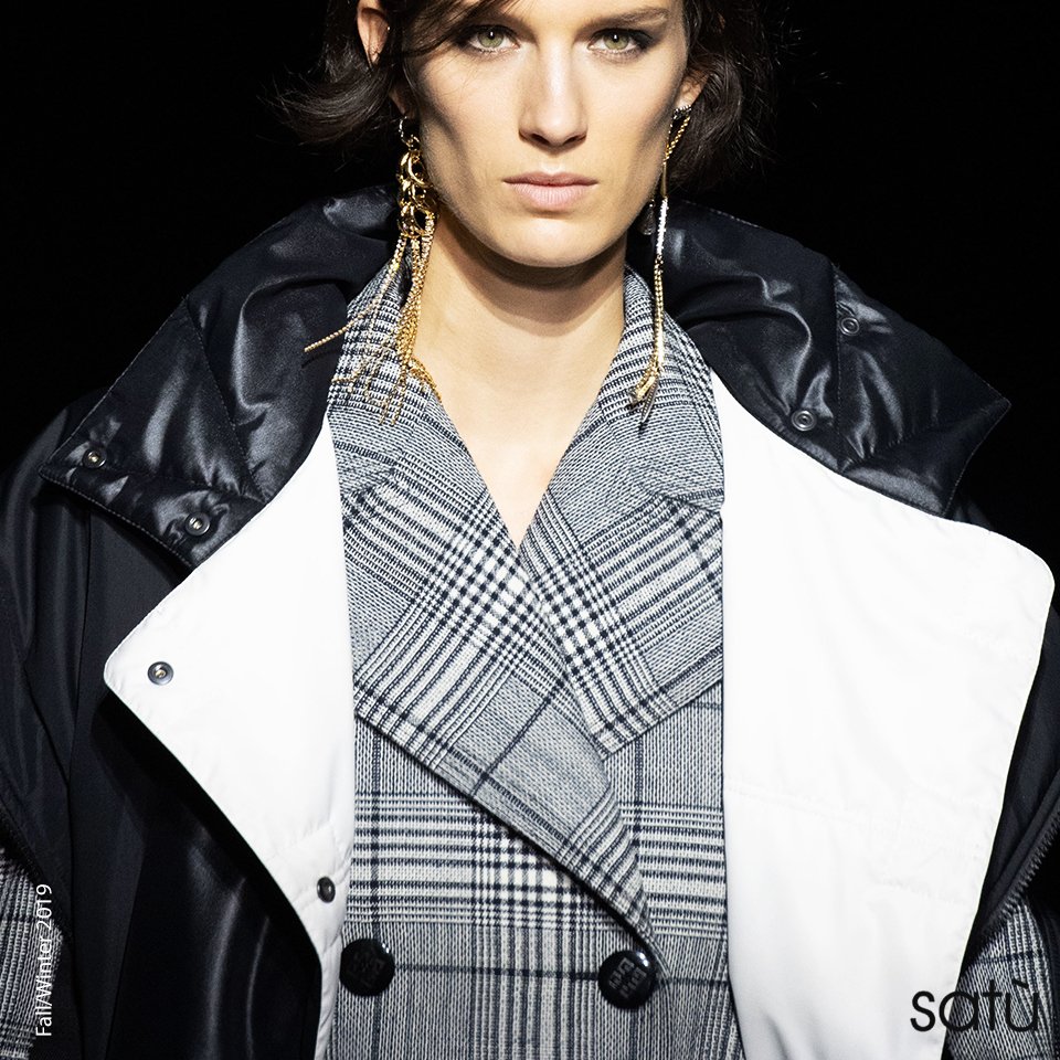 SatuBoutique's tweet photo. Dalle #passerelle ai #redcarpet dei #festival internazionali: è la #giacca il capo più scelto dalle regine dello #starsystem.
Scoprila nei colori e nelle trame della #collezione autunno inverno di @givenchy → https://t.co/nJ8We477k3 https://t.co/uF00XimENa