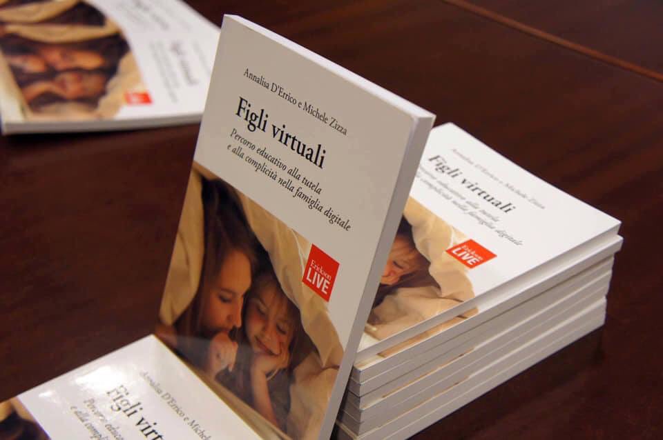 annaljsa's tweet photo. Un onore. #FigliVirtuali. Percorso educativo alla tutela e alla complicità nella famiglia #digitale - il saggio che ho scritto con @ZizzaMichele pubblicato da @ediz_erickson - ha ricevuto la Menzione speciale dalla Giuria scientifica del Premio nazionale Maria Teresa di Lascia 📚 https://t.co/cL0YRtkcs1