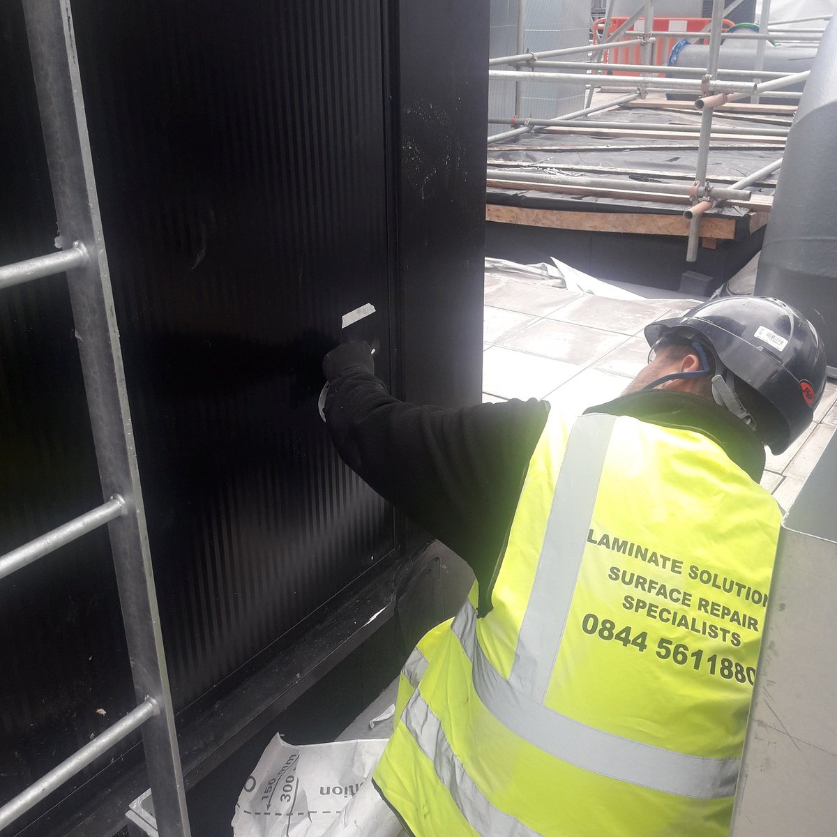 LsSurfaceRepair's tweet photo. On site today in Manchester with plenty of Ral 9005 corrigared cladding repairs.
#repair #repairdontreplace #cladding #claddingrepair #ral9005 #hivis #constructionmanchester #construction #surfacerepair #surfacerepairexperts https://t.co/5JJUy5B41Y