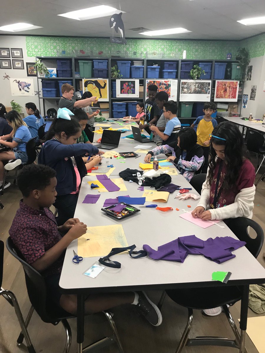 ArtWillbern's tweet photo. Sewing our final drafts. #BeWillbern https://t.co/i0I1RIeZXY