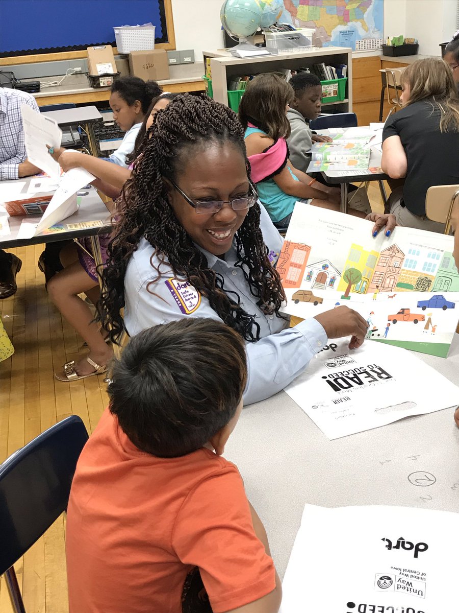 ridedart's tweet image. Thanks @UnitedWayCI for providing thousands of adults in central Iowa with an opportunity to connect with their community today during Day of Action. DART volunteers had a blast reading with students at Monroe Elementary.