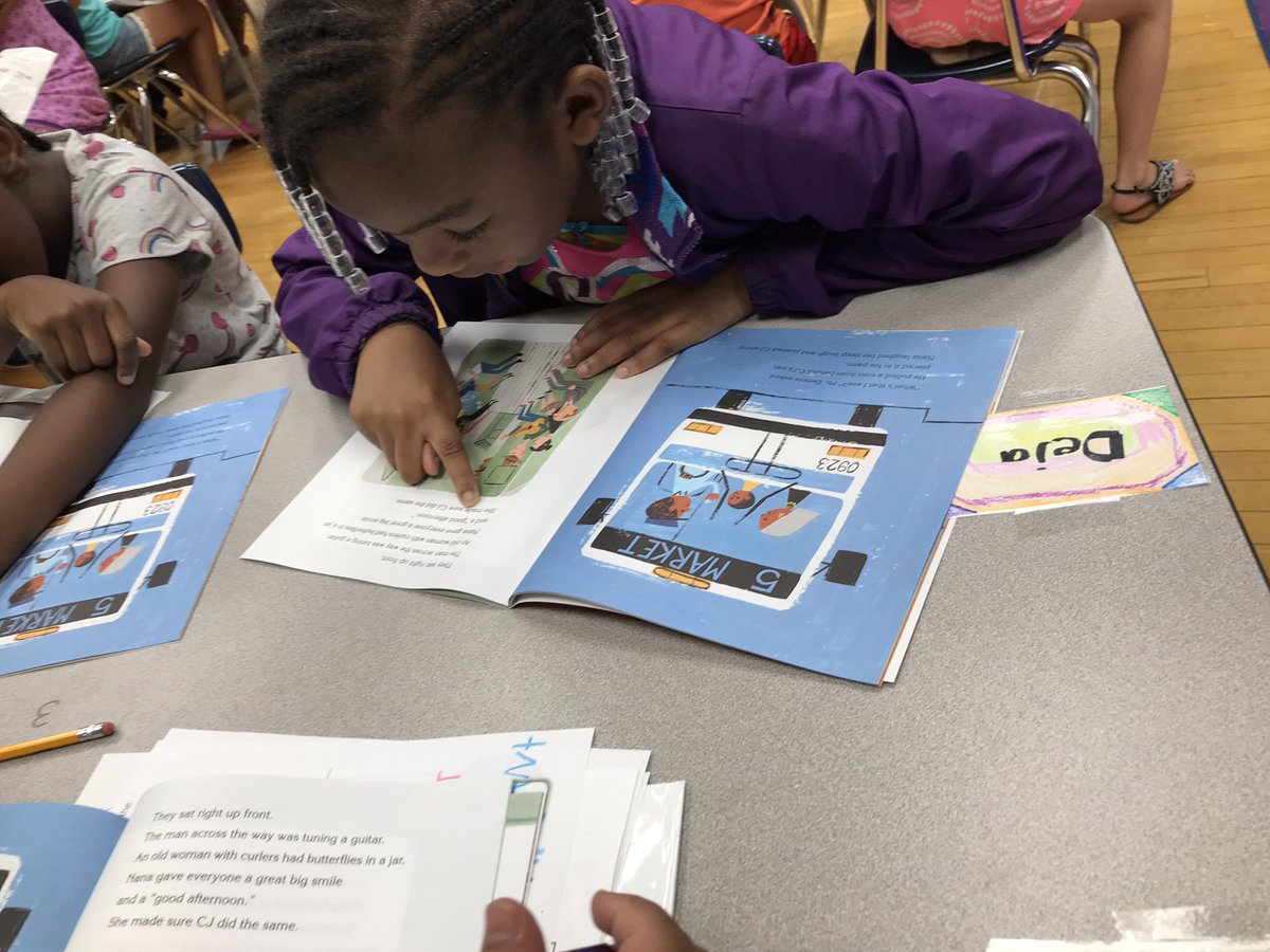 ridedart's tweet image. Thanks @UnitedWayCI for providing thousands of adults in central Iowa with an opportunity to connect with their community today during Day of Action. DART volunteers had a blast reading with students at Monroe Elementary.
