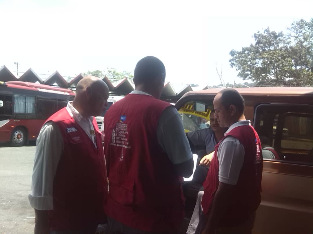 InttValera's tweet photo. @InttValera, Revision Y control de tarifas en el Terminal de Pasajeros del Municipio Valera Edo Trujillo, cumpliendo con la tarifa establecida en la gaceta GOE 6.475
@INTToficial @JCarDuque @tupamarohipolit https://t.co/m3h9DekABy