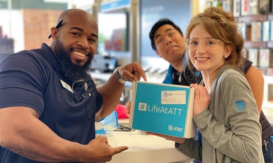 We are having a Hiring Event TODAY Tuesday 9/10 from 10am-5pm at our #woodbury #retail store 10100 CITY WALK DR STE 200, Woodbury, MN 55119 Stop by and say “hi” and meet with some of our Managers to see what #LifeAtATT is all about work.att.jobs/woodbury