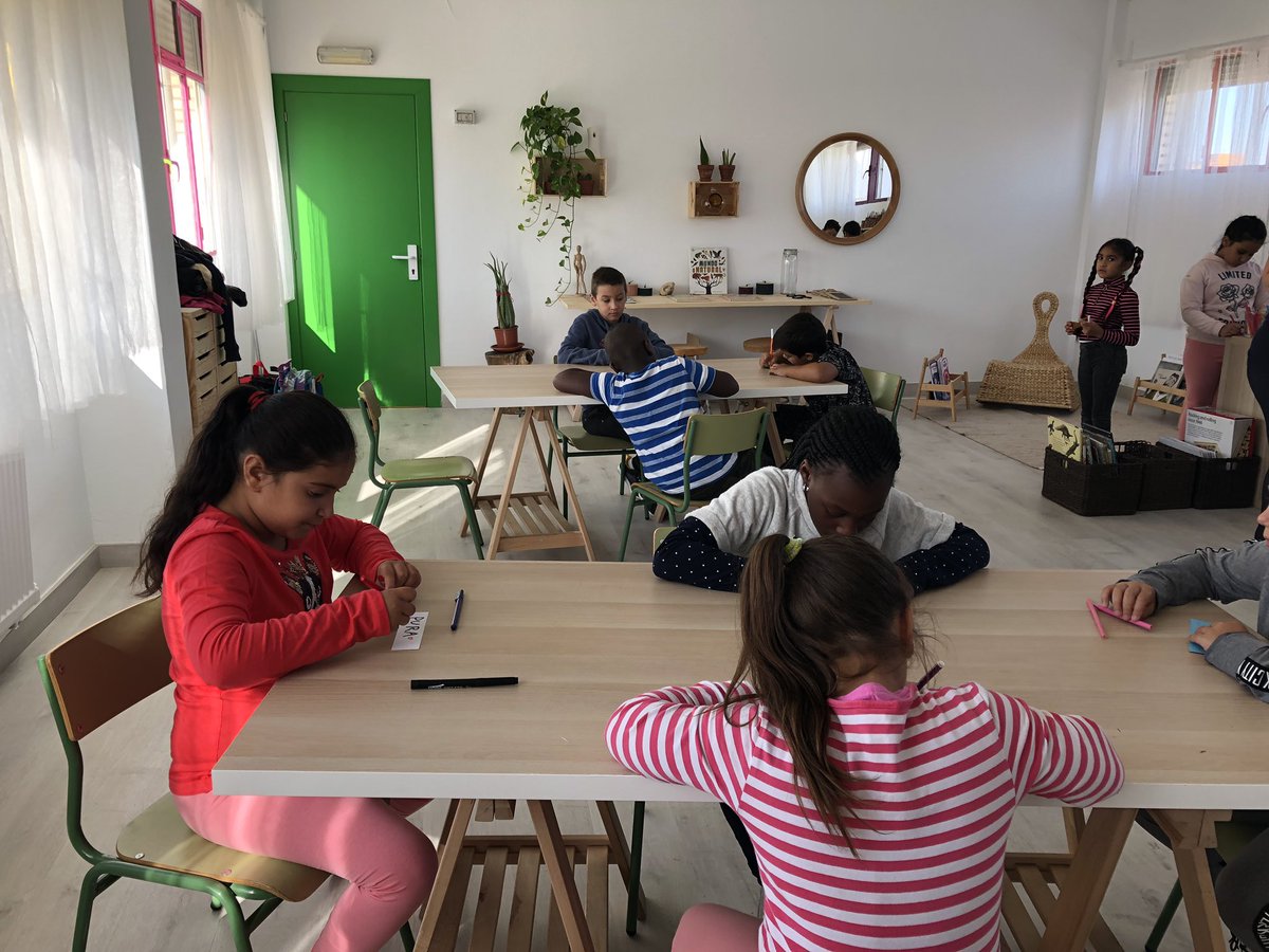Espacios educativos que enamoran! La clase nueva de 3º primaria del <a href="/CPRamiroSolans/">CEIP Ramiro Solans</a> <a href="/Rosamllorente/">Rosa Llorente</a> <a href="/IKEASpain/">IKEA España</a> <a href="/simon_menendez/">Simón Menéndez</a> <a href="/alfredohernando/">Alfredo Hernando</a> <a href="/_Sirolopez_/">Siro López</a> <a href="/loligarciaXXI/">Loli García García</a> @davidmardiaz <a href="/isabelcasbas/">Isabel</a>