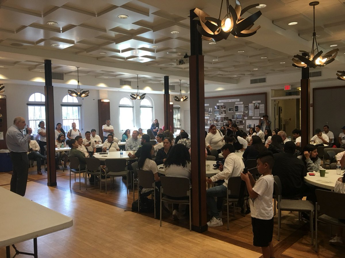iAmericaorg's tweet photo. Early this morning ☀️ over 100 Latinx leaders made the 5-hour drive from #NorthCarolina to DC to demand immediate action from @SenThomTillis &amp; @SenatorBurr in providing permanent protections for #TPS #DED holders and #Dreamers. #PutFamiliesFirst #DreamAndPromiseNow https://t.co/fbaAEtpWHk