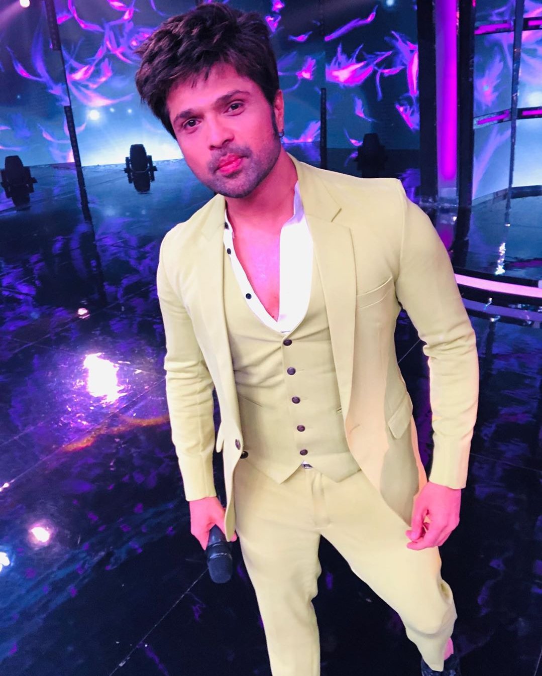 Himesh Reshammiya releases first song 'Heeriye' from his upcoming movie  'Happy Hardy and Heer'