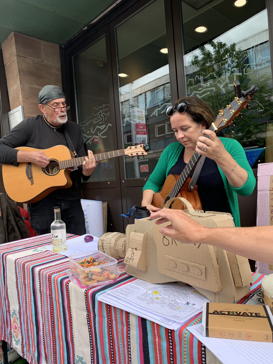 FeelGoodMel's tweet photo. Rainbows, tambourines, giant ears and a musical ensemble! Can only mean one thing...@grapevinecandw Street Social 😂 Thanks to @DrapersBar for hosting 🙌🏼 #socialactionhubcovandwarks #isolation #loneliness #WorldSuicidePreventionDay #Coventry https://t.co/WMcyKO1Itr