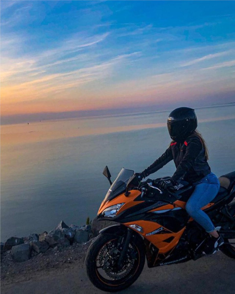 Take a moment to enjoy the ride. 🌅 #Ninja #NinjaLife #GirlsWhoRide #GoodTimes Photo: @maike_undso