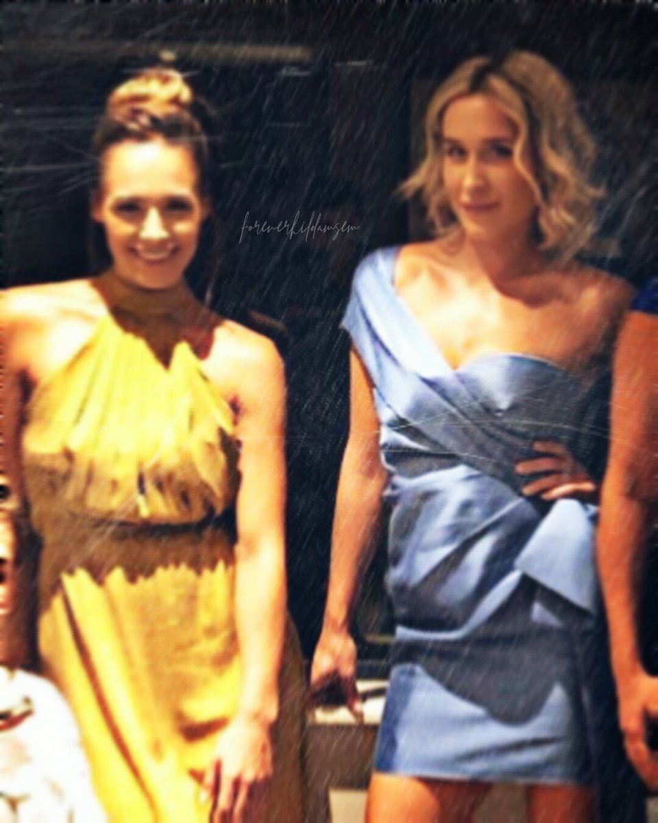 Aaa bakın DamSem!! yıllar yıllar yıllardan sonra aldığımız o güzel damla-sema fotoğrafımız... 😍💛✨ #damsem
•••
<a href="/damlacan_/">Damlacan</a> <a href="/semaaydemir1985/">Sema Aydemir</a> #semdam