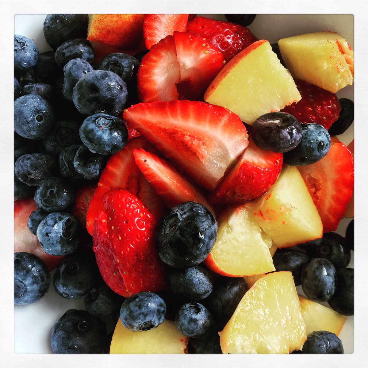 bevkj's tweet photo. Gorgeous #summer morning to enjoy delicious fresh #ontariofruit #canadianfruit on my patio and a chance to relax before starting to prepare my 2 x 3 hour classes for next Monday @brockuniversity @brockueducation https://t.co/Dag9G5iff6