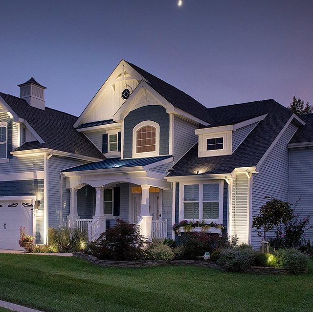 Clean lines #sawgrassnorth #hawkseyelewes #lewes #rehobothbeach #rehobothbeachde #bethanybeach #fenwickisland #middletownde #ownthenight #landscapedesign #fxluminaire #miltondelaware #longneckdelaware #milfordde #millsborodelaware ift.tt/32DjShh