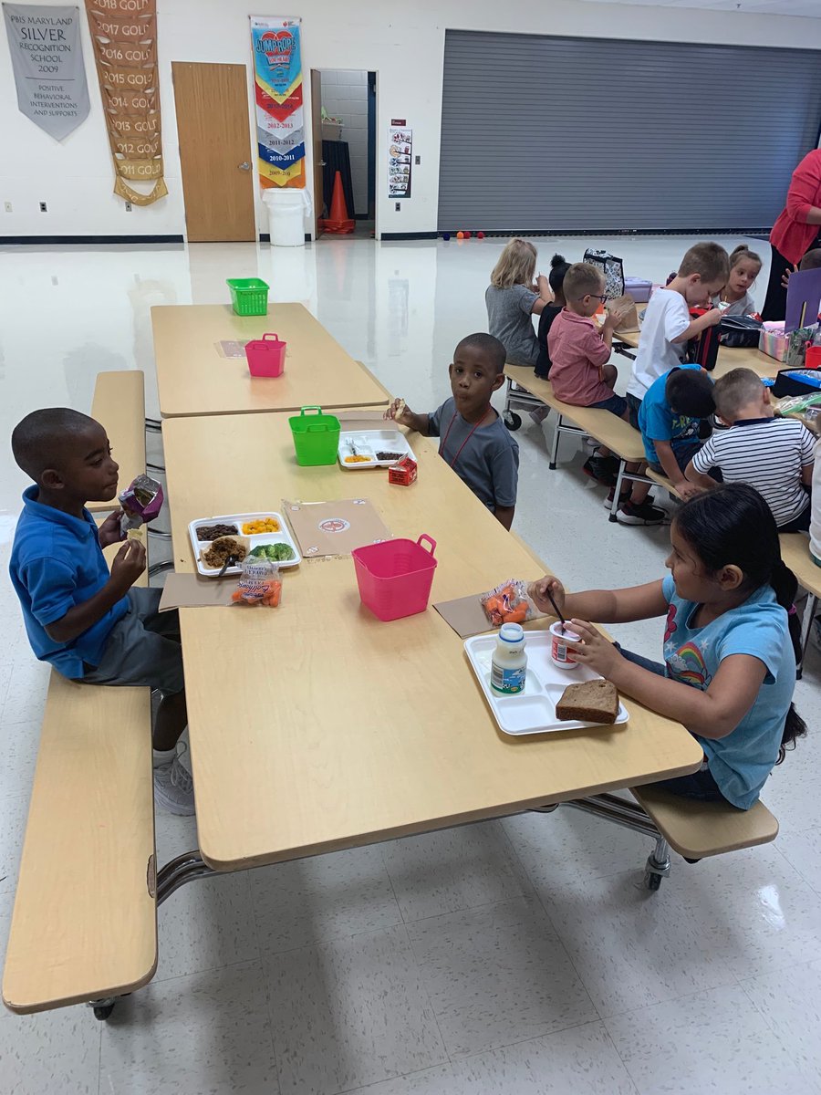 trealston's tweet photo. Enjoying a delicious lunch ⁦@FerndaleEarlyEd⁩ with all their new friends is #aacpsawesome ⁦@aacpscuisine⁩ ⁦@TitleIAACPS⁩ #TopNOtCH https://t.co/nwyvuWrPPI
