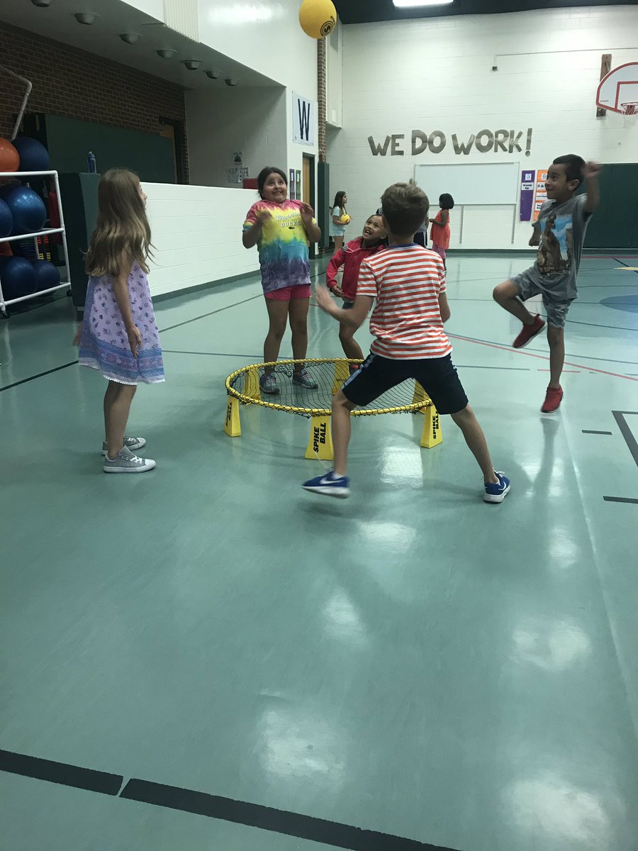 MrDavidPE21's tweet image. Ss ♥️ playing @Spikeball at @D59ForestView    @SpikeballEDU #spikeon #physed