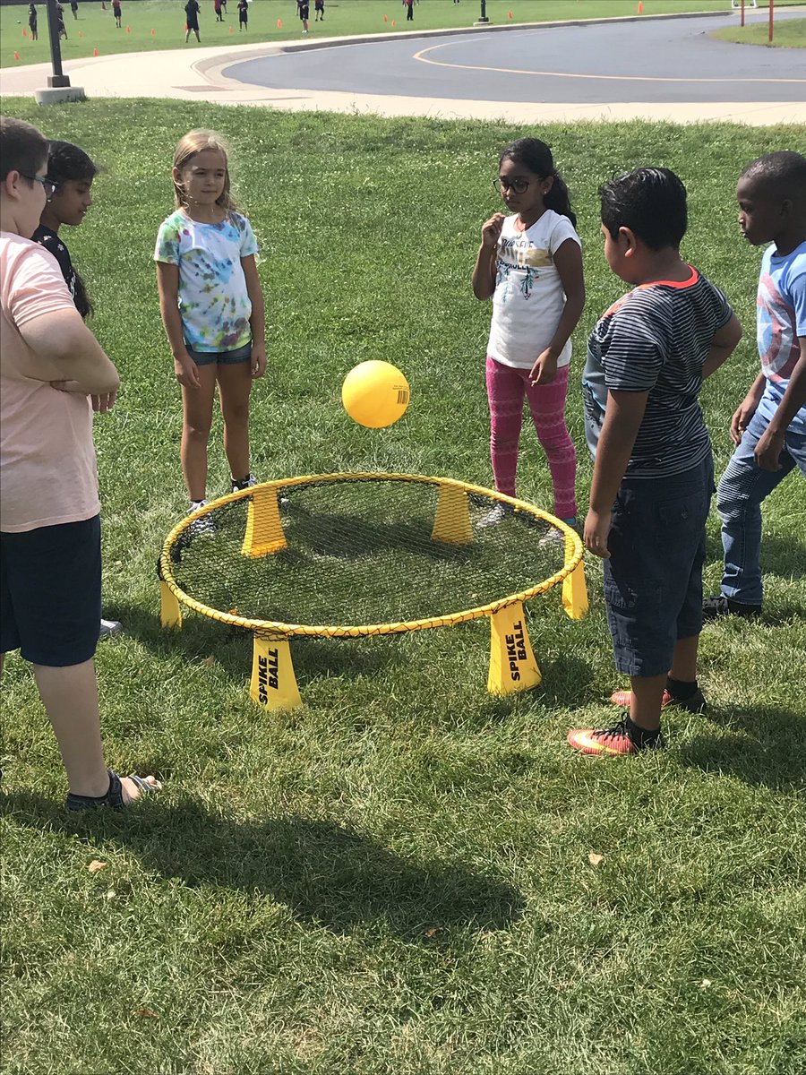 MrDavidPE21's tweet image. Ss ♥️ playing @Spikeball at @D59ForestView    @SpikeballEDU #spikeon #physed