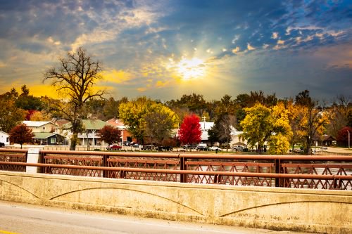 VillagesofVB's tweet photo. Autumn is coming, Leaves are falling. It's a perfect time to plan your fall getaway to the Villages of Van Buren! https://t.co/8iOTmnZjfj https://t.co/O6MBc2F9Zd
