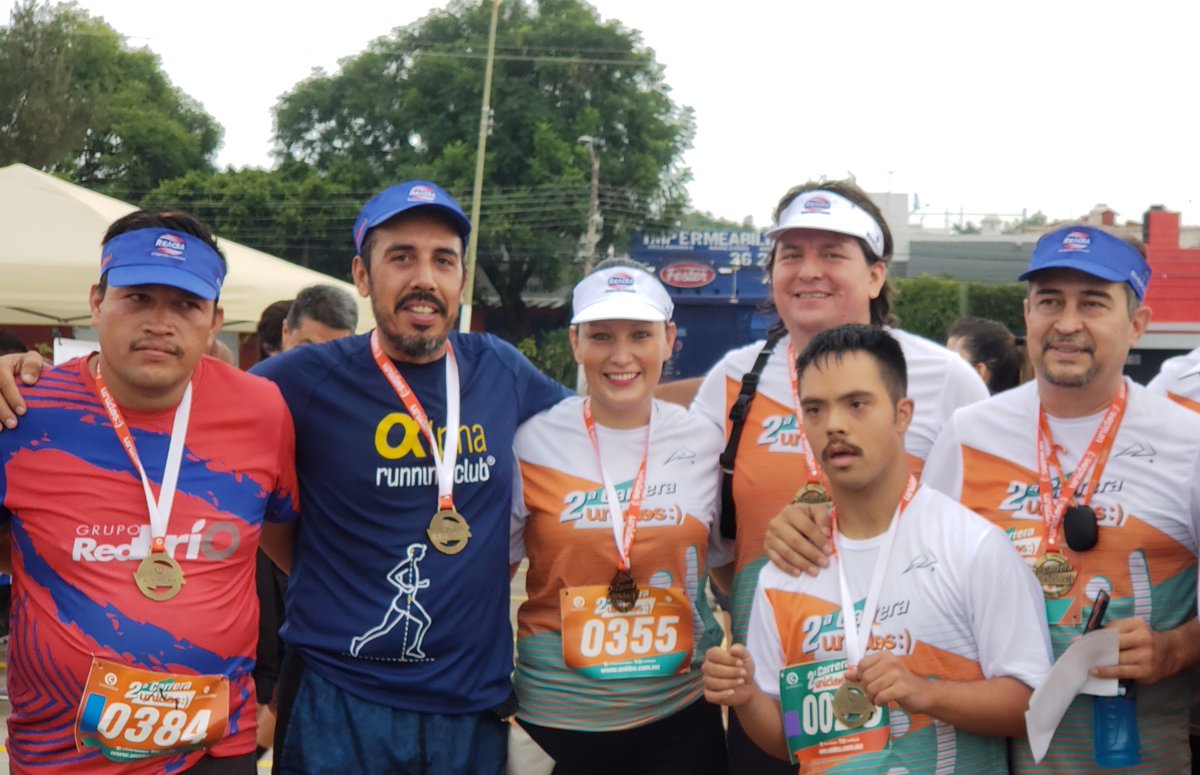 reacsamx's tweet photo. El equipo #reacsa formó parte de la #2aCarreraUnidos🏃 #unidosgdl #runners 😉🏆🎉 https://t.co/NzTHQ6yqUW