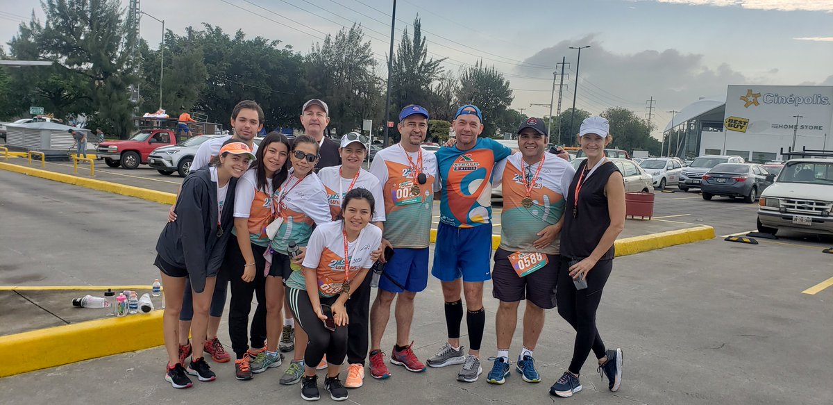 reacsamx's tweet photo. El equipo #reacsa formó parte de la #2aCarreraUnidos🏃 #unidosgdl #runners 😉🏆🎉 https://t.co/NzTHQ6yqUW