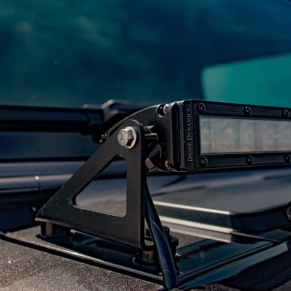 DiodeDynamics's tweet photo. Fits like it came from the factory that way 👌🏽 Our Hood LED Light Bar Kit for the 2018+ JL Wrangler utilizes OEM mounting points to secure a 50" Stage Series Light Bar without ANY drilling or cutting!
#diodedynamics #stageseries #jlwrangler #jeepwrangler #jlu #jeepjlwrangler https://t.co/XaQTd6vOfu