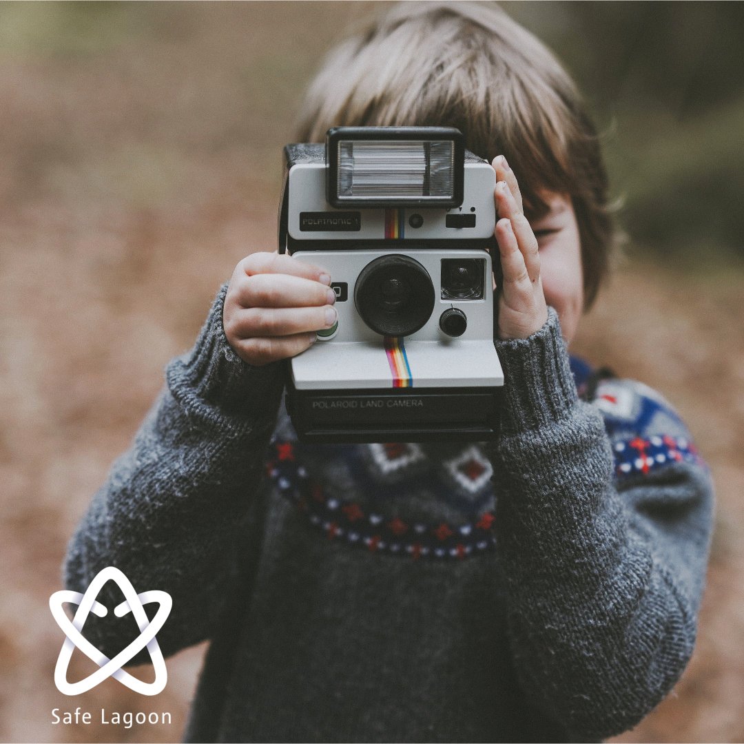 SafeLagoon's tweet photo. #1 Tip For Getting Your Kids To Cooperate For Photos 📸
Bring Rewards 🍏🍌🧀🍪
Bring along their favorite snack. Always take things out of the packaging or container I brought it in and offer 1 or 2, and not let them realize there really are like 10 of them.
#parenting101 https://t.co/MrVhDn212v