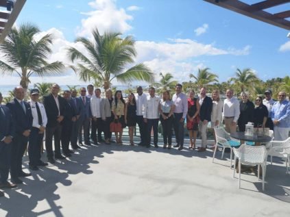 arecoa_com's tweet photo. #Destinos Autoridades de Bávaro-Punta Cana realizan panel con TTOO de Flight Center de EE.UU https://t.co/UaLyNeEtn2 @ASONAHORES1 @ASOLESTE @MTurismoRD #FlightCenter #ASOTURE https://t.co/xSMOCAOXG6