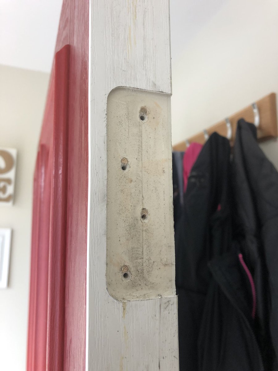 linklocksmiths's tweet photo. My customer moved to a property with a poorly installed composite door. Iโve moved the hinges to lift the door into position. Glued & pinned the old fixing holes to achieve a good fixing. No more lock issues. ๐๐ป๐#CompositeDoors #MultiPointLock https://t.co/kzqijrHu3i