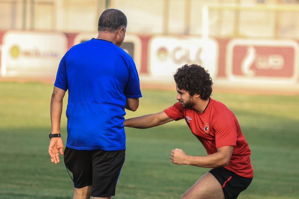 AlAhlyEnglish's tweet photo. On a scale from 1️⃣to🔟 how good is @MohamedMahmoud as a boxer🥊?

#yallayaahly #clubofthecentury https://t.co/VUZjzGWwTO