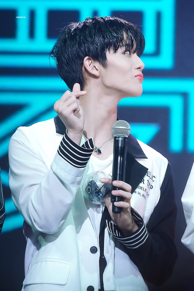 rewrite_jy's tweet photo. 190910 The SHOW x Japan Collection
배배 하트샷 빵!! 받고!! 오늘 밤 아주 귀여운 지녕이 꿈꿔요~ 
#배진영 #BAEJINYOUNG #씨아이엑스 #CIX #裵珍映 #べジニョン https://t.co/UGb1tMMgN2