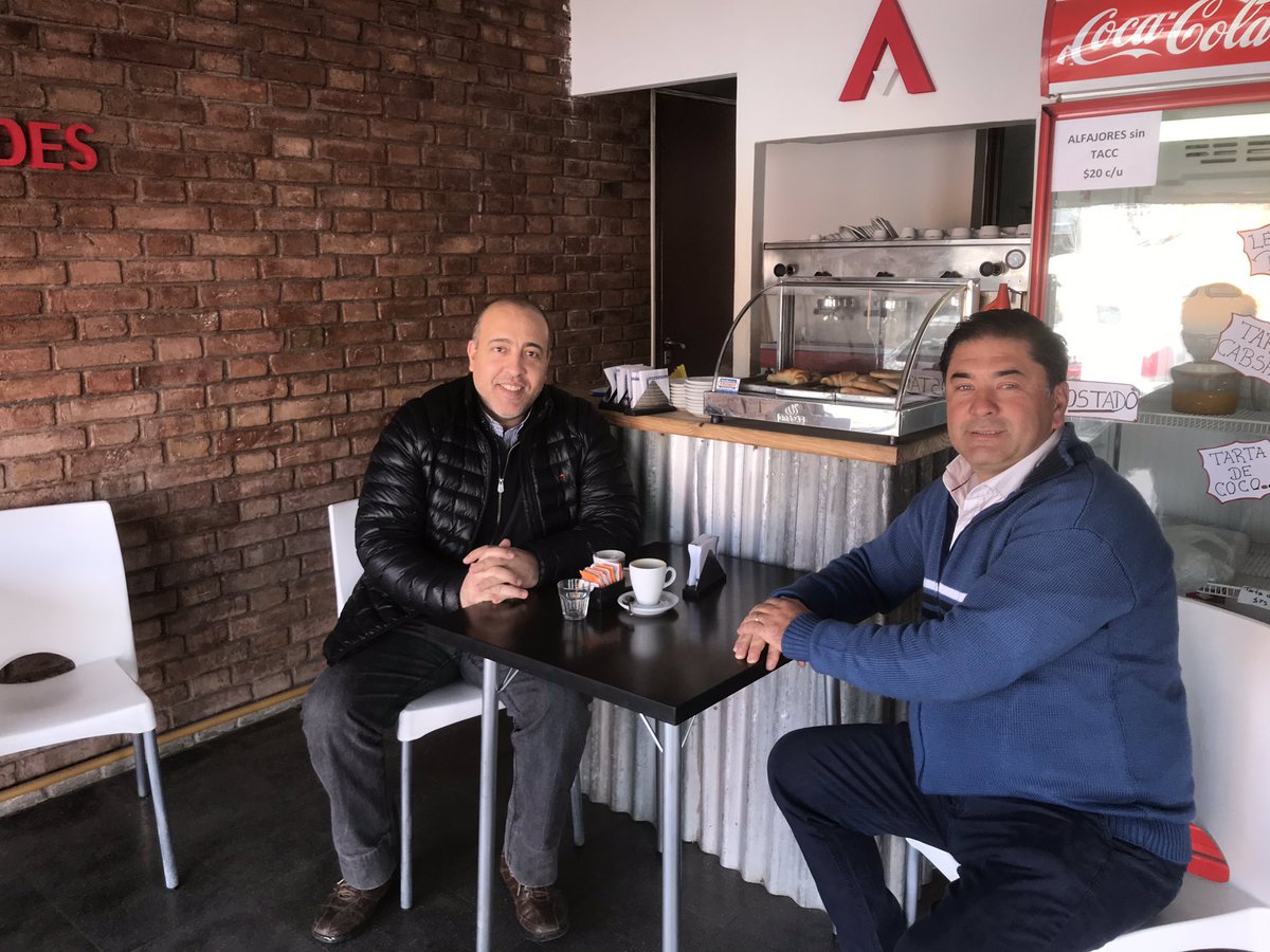 ArenasGustavo's tweet photo. En La Consulta junto a nuestro futuro Intendente de San Carlos Pedro Fernandez
Con Alberto y Anabel ganamos tod☀️s!!! https://t.co/QObS0fIok6
