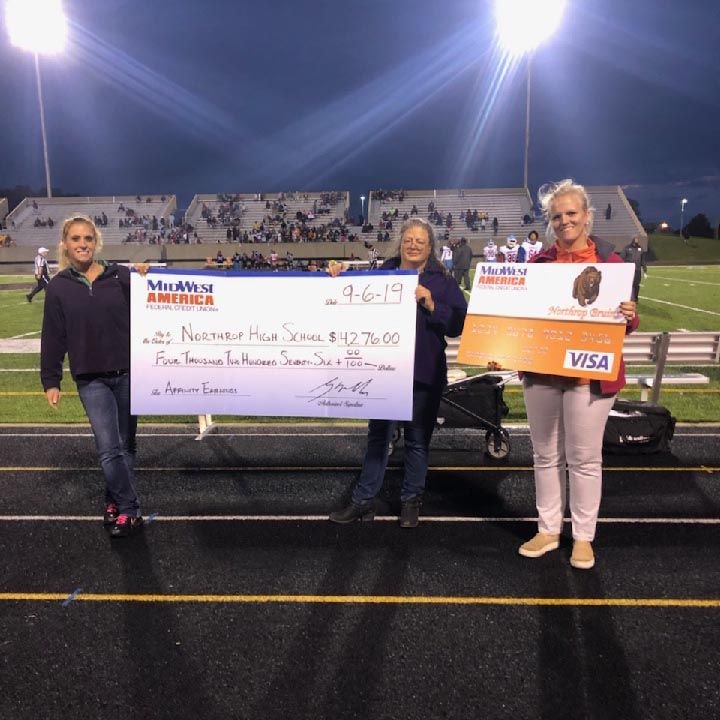 mwafcu's tweet photo. Last Friday was a big night for #BigChecks. We were at #NorthropHS, #NewHavenHS, #NorthSideHS, #SouthSideHS & #BellmontHS with our #AffinityCards earnings. Learn how you can help your school here https://t.co/oxxSogAS30 #MidWestGivesBack @FtWayneCommSkls @BellmontHS @EACStweets https://t.co/wKwmsh0SoO