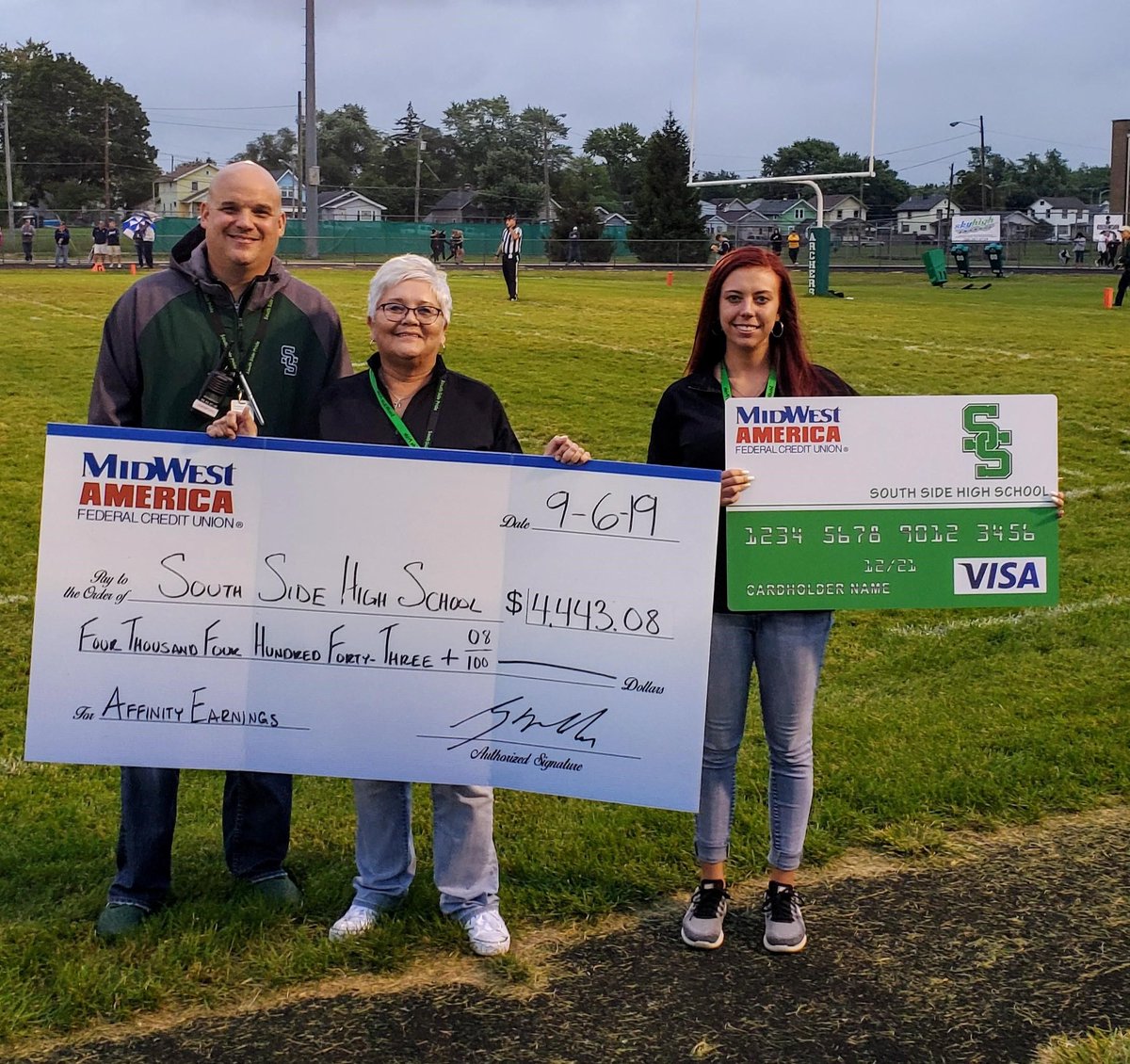 mwafcu's tweet photo. Last Friday was a big night for #BigChecks. We were at #NorthropHS, #NewHavenHS, #NorthSideHS, #SouthSideHS & #BellmontHS with our #AffinityCards earnings. Learn how you can help your school here https://t.co/oxxSogAS30 #MidWestGivesBack @FtWayneCommSkls @BellmontHS @EACStweets https://t.co/wKwmsh0SoO