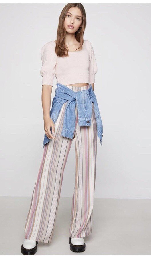 LITBoutique's tweet photo. Bring on sweater weather in our Markle Pullover rose crop sweater. https://t.co/05XyKiyNF5 https://t.co/HTugpVMp64