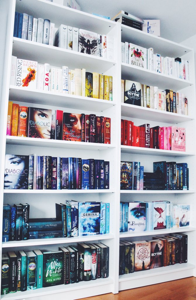 Ms_deWinters's tweet photo. #shelfietime ๐ https://t.co/0jeQfDoalA
