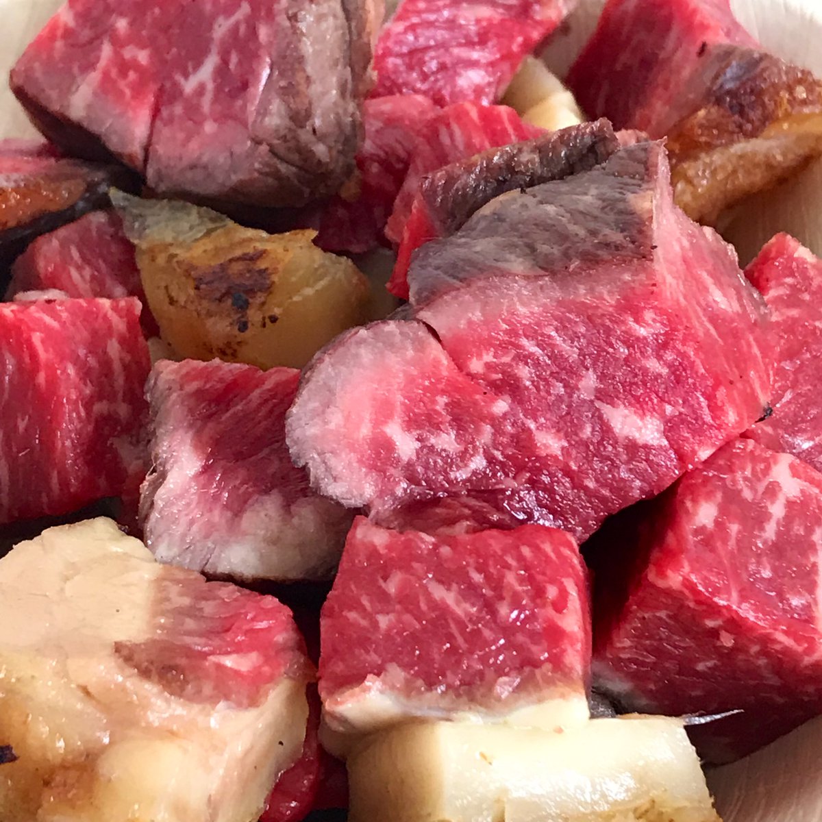 Sinergia con gusto no pica. 

Mar, huerta y monte de Coruña... así estamos en casa de Santi Pérez, Finca de los Cuervos (Teo).