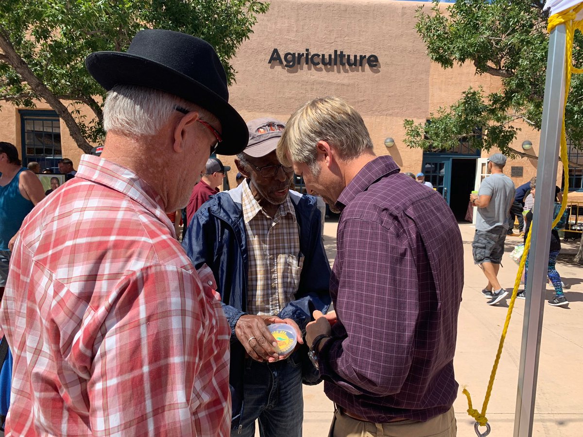 AlcaldeKeller's tweet photo. Las cosas se pusieron picantes en @NMStateFair๐ถ๐ Gracias por invitarme a ser juez en el Green Chile Cheeseburger Challenge ayer ยกFelicidades a Oso Grill por ganar ambos premios! #OneAlbuquerque #LoveIsInTheFair #NewMexicoTrue https://t.co/kdyeQcfyMK