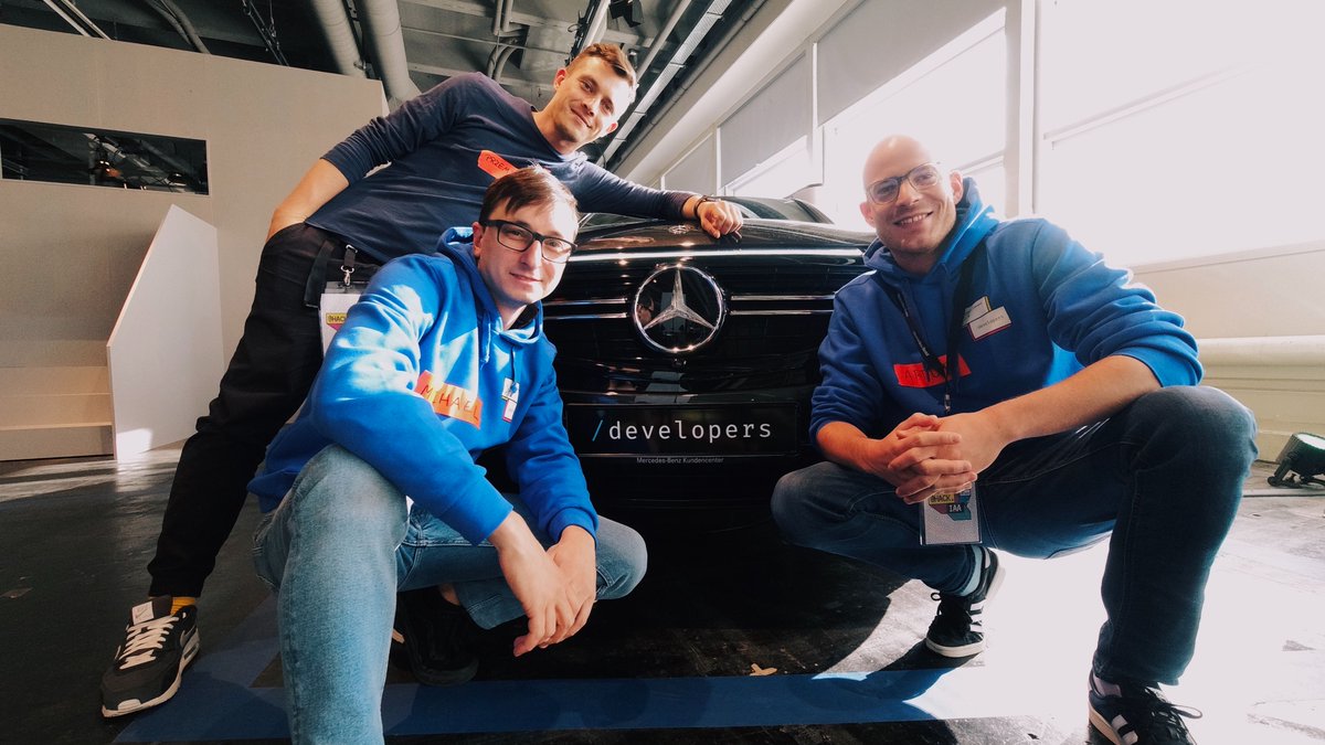 Good luck to our talented engineering team who will be burning the midnight oil at the Mercedes-Benz Developers Hackathon tonight! @meConvention @DigitalLife_DAI #hackIAA #MBdevelopers