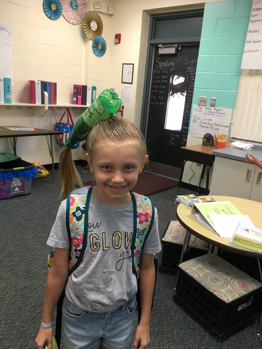 UmatillaElem's tweet photo. UES students rocking "Crazy Hair Day" for Attendance Awareness Week. @UmatillaElem @lakeschools https://t.co/8VhEjWDZAn