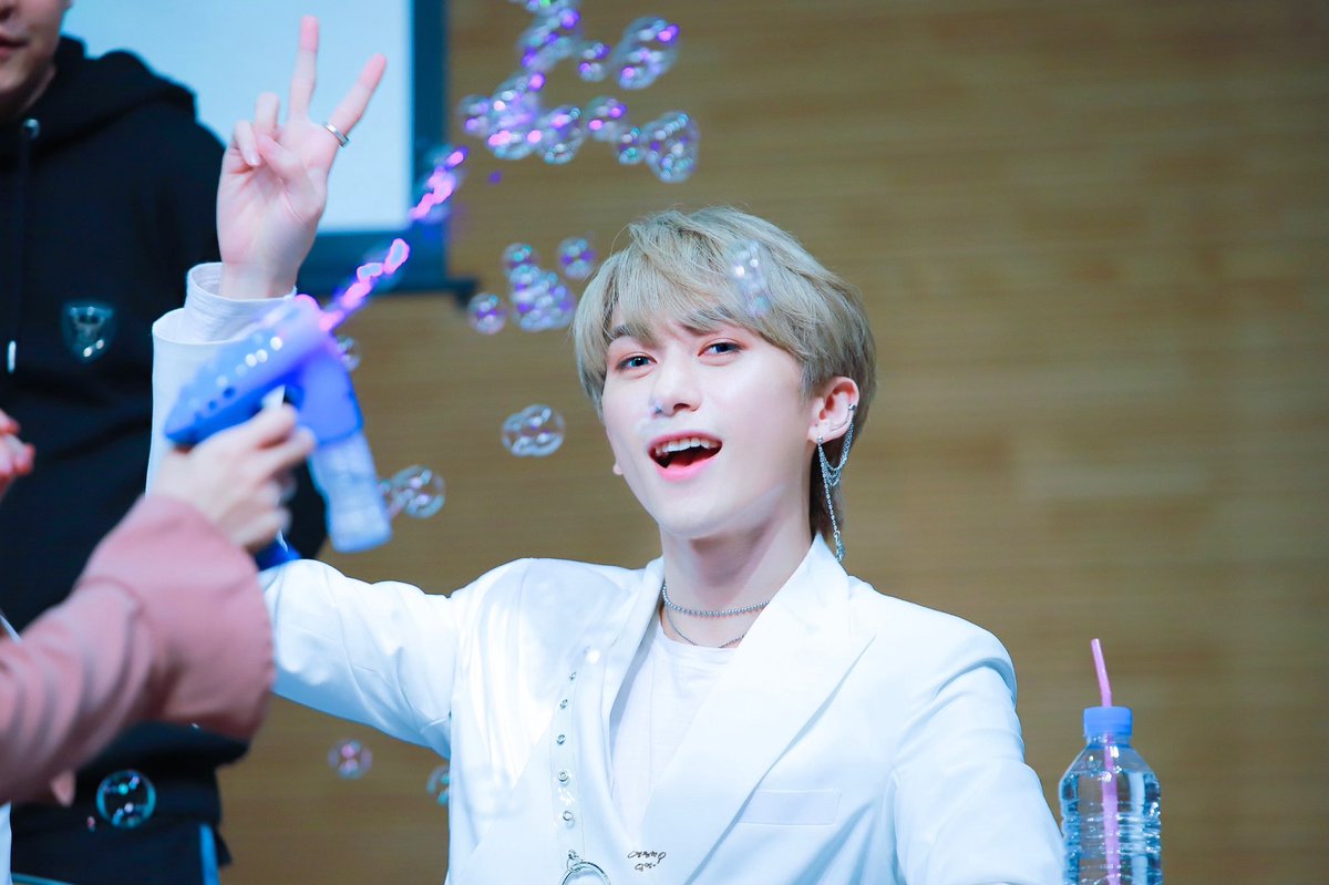 Eternity_612's tweet photo. 190907       용산   팬싸 
#로이 #주영웅 #ロイ #target #타겟  #BBCH @target7official @TARGET7_K 

영웅이 넘 사랑스러워서 ㅜㅠㅠㅜ 죽고싶어어엉 ㅜㅜㅜㅜ엉엉 https://t.co/ZVwu1s1zjm