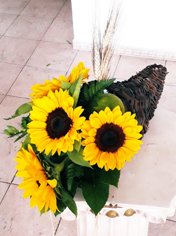 FloristSiracusa's tweet photo. #wedding #weddingday #decorarion #AttimiMagici #florist #flowers #flawerscolours #sunflowers #girasoli #ears #spighe #summer #summerstyle #PicOfTheDay #photo #PhotoOfTheDay #floristsiracusa #siracusa #sicilia #siciliamia #siciliabedda https://t.co/Or0l3Bl7Zf