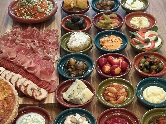 Ook onze #Proeverij 'Helpen werkt averechts, niets doen ook' over thema's als #hulpverlening en #borderline is een #geaccrediteerd en erkend #opleidingsaanbod @RegisterJeugd en daar zijn we maar wat trots op! Proeven? Check onderstaande link en/of contact ons voor meer info!