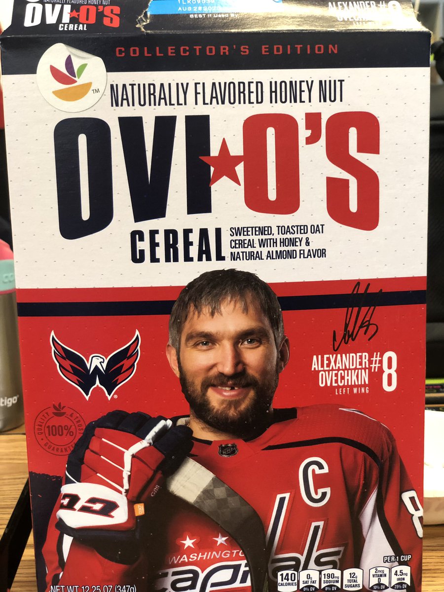 CapsOutsider's tweet photo. Ovi visits Arlington Traditional Elementary School and shares his Ovi O’s with second graders! #Caps #OviOs #Ovi #LetsGoCaps #ALLCAPS https://t.co/sBhn8npLQ0